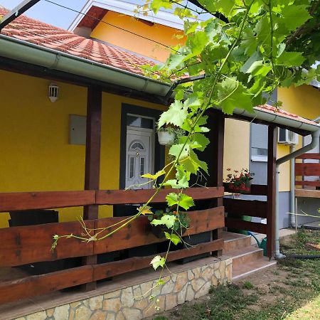 Lux Hus Novi Sad Apartamento Veternik Exterior foto